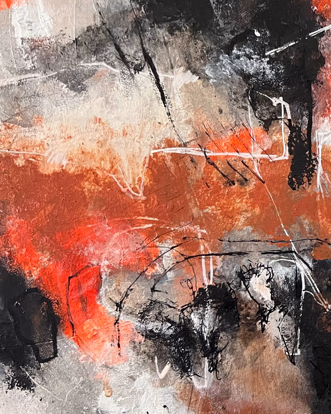 Abstraktes Acrylgemälde „Dramatic Garden“ (120 × 40 cm) in leuchtendem Orange, Schwarz und Weiß von Christina Eva Walz – Mixed-Media-Kunstwerk.