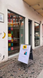 Yesterday at the Charlottenwalk in Berlin — an inspiring evening moving from gallery to gallery, discovering new perspectives, conversations, and artworks.

Events like this remind me how important it is to experience art in person — to see the textures, the scale, and the stories behind each piece.

If you’re in Berlin, take time to explore the gallery scene. You never know which artwork might stay with you.

#berlinart #gallerywalk #contemporaryart #artinberlin #walzart